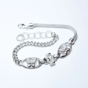 سلفر شكل ورده في المنتصف وعلى كل من جانبيها فراشه داخل شكل بيضاوي طول 20 سم