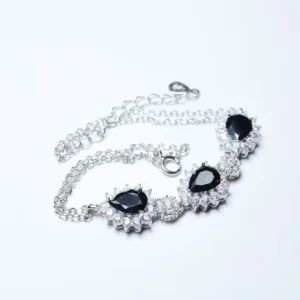 سلفر ب 3 فصوص زيركون سوداء شكل قطرة ماء حولهم فصوص زيركون شفافه صغيره