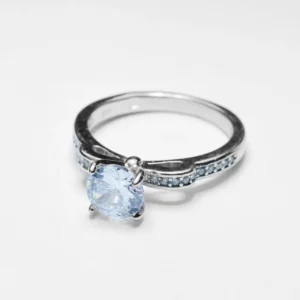 سلفر بفص زيركون دائري كبير أسفله شكل فيونكه مزينه بفصوص زيركون صغيره